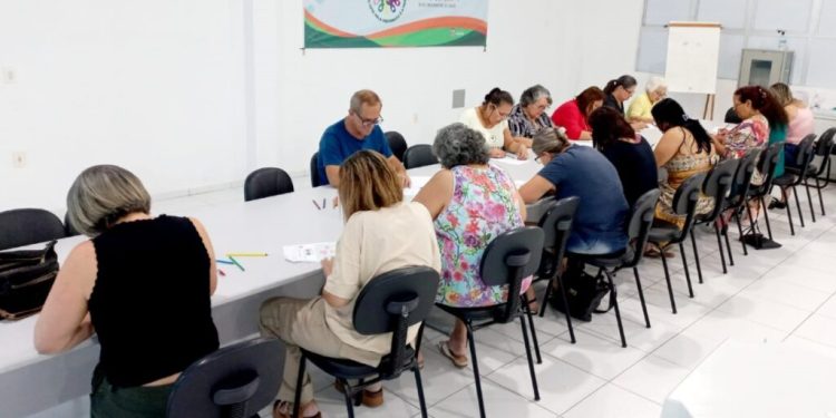 Grupo de apoio à Fibromialgia realiza atividades para estimular memória e cognição