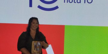 Professora de Itajaí conquista Prêmio Educador Nota 10