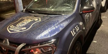 Criminosos ateiam fogo em viatura da GM de Balneário Camboriú