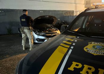 Carro roubado no RJ é recuperado na BR-101 em Navegantes