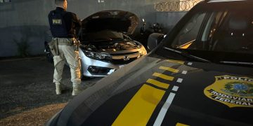 Carro roubado no RJ é recuperado na BR-101 em Navegantes