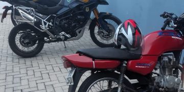 Motociclista é preso com placa falsa depois de fugir da abordagem na BR-101 em Balneário Piçarras