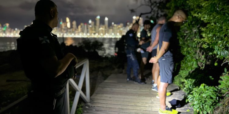 Guarda Municipal de BC realiza grande operação no deck do Pontal Norte