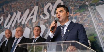 Alexandre Xepa toma posse como prefeito de Itapema e promete gestão próxima e transparente