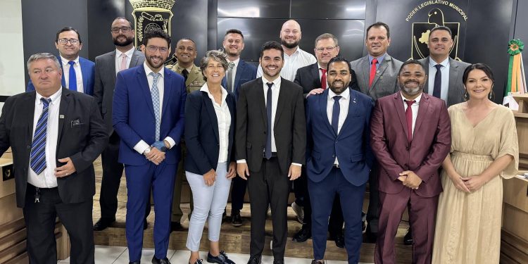 Posse e eleição da Mesa Diretora marcam o início do novo ano no Legislativo de Camboriú