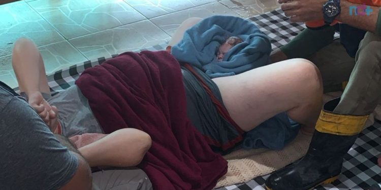 Parto dramático em meio à enchente em Camboriú