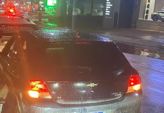 Polícia Militar prende suspeitos em carro com registro de furto na divisa com BalneárioCamboriú